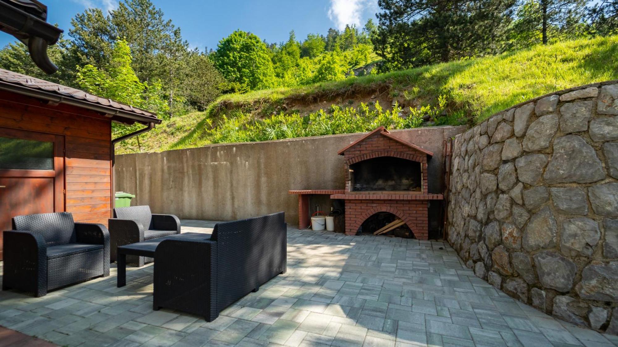Specious Apartment Manitu In Forest Countryside Fužine Eksteriør billede